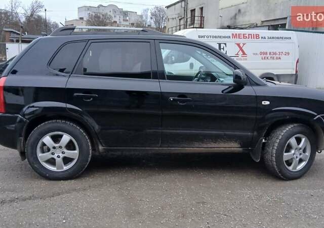 Чорний Хендай Туксон, об'ємом двигуна 1.98 л та пробігом 320 тис. км за 6500 $, фото 7 на Automoto.ua