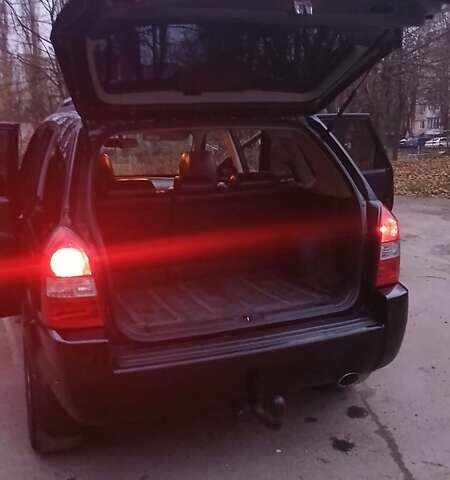 Черный Хендай Туксон, объемом двигателя 1.98 л и пробегом 320 тыс. км за 6300 $, фото 35 на Automoto.ua