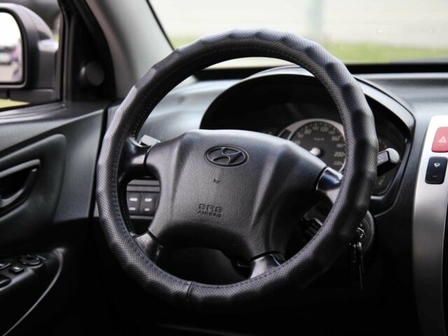 Черный Хендай Туксон, объемом двигателя 2.7 л и пробегом 217 тыс. км за 8600 $, фото 10 на Automoto.ua