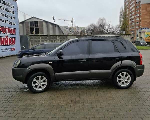Чорний Хендай Туксон, об'ємом двигуна 2 л та пробігом 270 тис. км за 7500 $, фото 3 на Automoto.ua