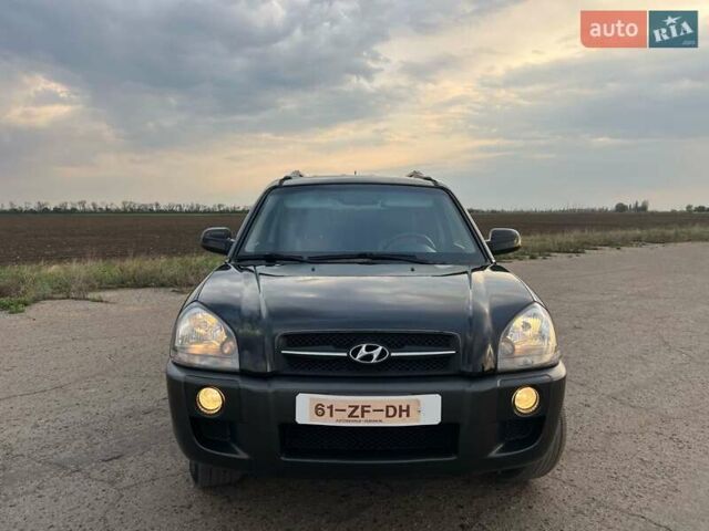 Черный Хендай Туксон, объемом двигателя 2 л и пробегом 168 тыс. км за 8000 $, фото 2 на Automoto.ua