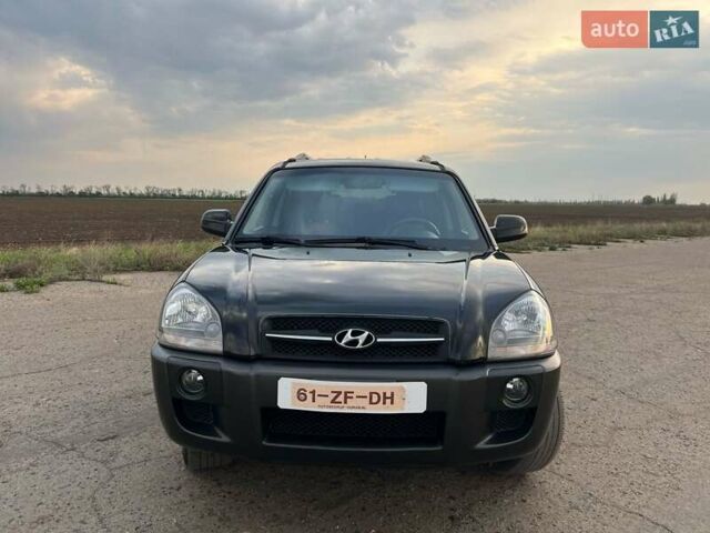 Черный Хендай Туксон, объемом двигателя 2 л и пробегом 168 тыс. км за 8000 $, фото 7 на Automoto.ua