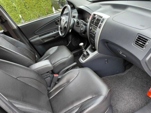 Черный Хендай Туксон, объемом двигателя 2 л и пробегом 233 тыс. км за 7000 $, фото 15 на Automoto.ua