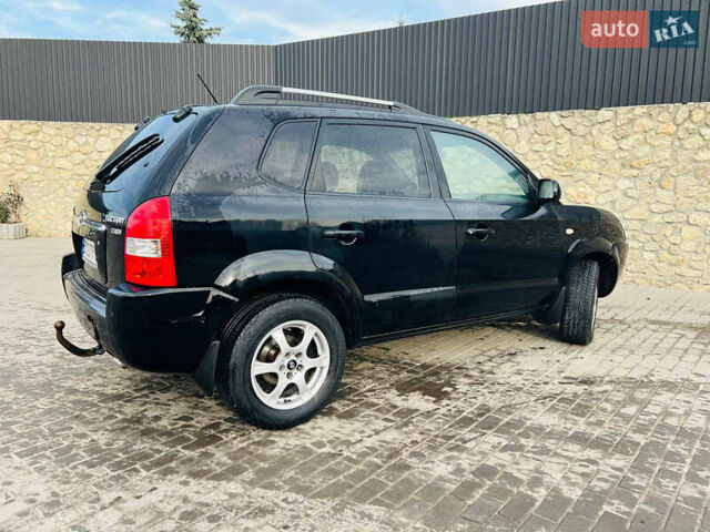 Черный Хендай Туксон, объемом двигателя 1.99 л и пробегом 310 тыс. км за 6600 $, фото 4 на Automoto.ua