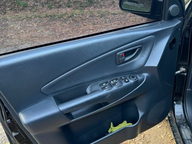 Черный Хендай Туксон, объемом двигателя 2 л и пробегом 210 тыс. км за 7200 $, фото 5 на Automoto.ua