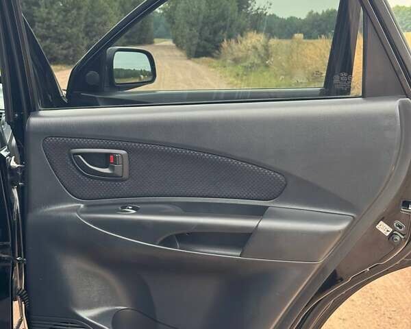 Чорний Хендай Туксон, об'ємом двигуна 2 л та пробігом 209 тис. км за 7600 $, фото 15 на Automoto.ua