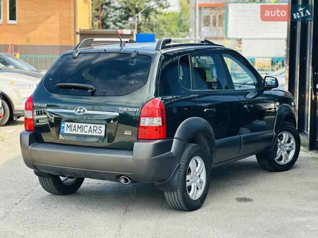 Черный Хендай Туксон, объемом двигателя 0 л и пробегом 202 тыс. км за 8400 $, фото 3 на Automoto.ua