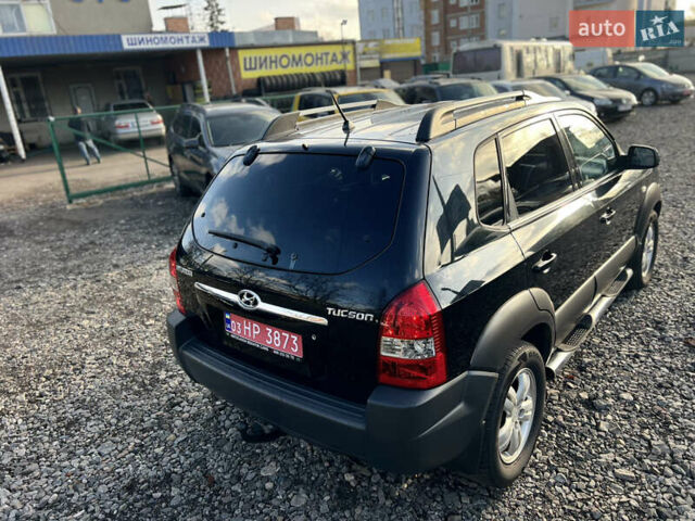 Черный Хендай Туксон, объемом двигателя 1.98 л и пробегом 191 тыс. км за 8300 $, фото 30 на Automoto.ua