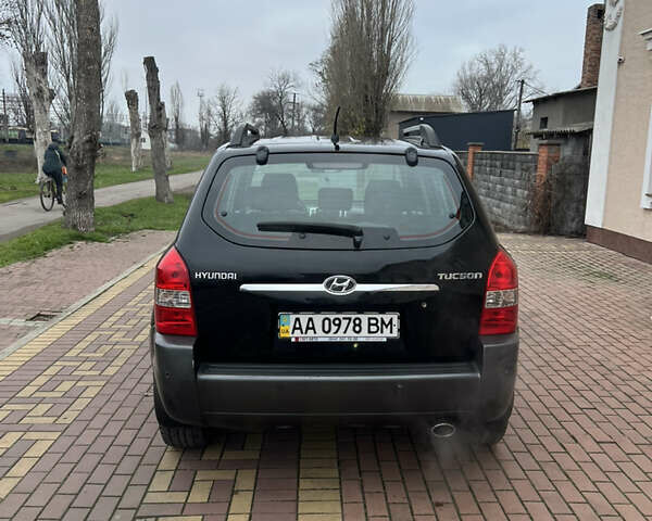 Черный Хендай Туксон, объемом двигателя 1.98 л и пробегом 227 тыс. км за 6900 $, фото 12 на Automoto.ua