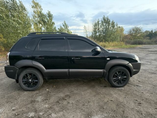 Хендай Туксон 2006 в Павлограде на Automoto.ua Черный Хендай Туксон, объемом двигателя 2 л и пробегом 230 тыс. км за 8200 $, фото 2 на Automoto.ua