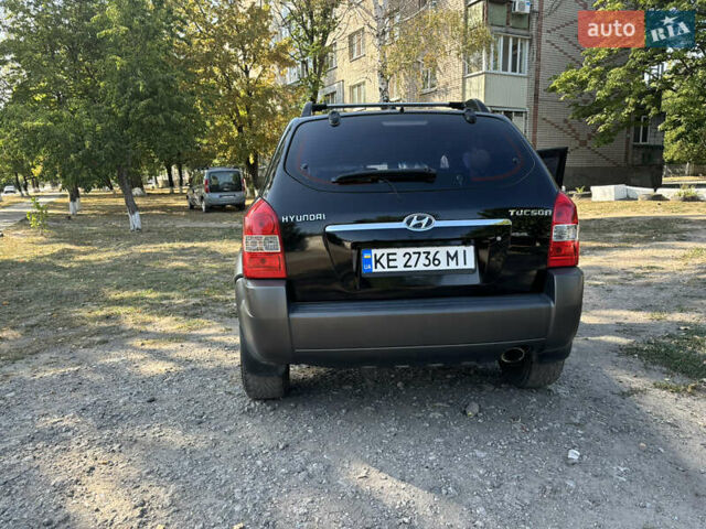 Чорний Хендай Туксон, об'ємом двигуна 2 л та пробігом 274 тис. км за 7300 $, фото 1 на Automoto.ua