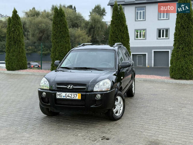 Чорний Хендай Туксон, об'ємом двигуна 2 л та пробігом 204 тис. км за 7750 $, фото 1 на Automoto.ua