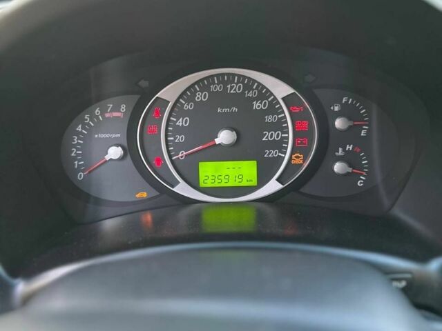 Чорний Хендай Туксон, об'ємом двигуна 2 л та пробігом 235 тис. км за 6700 $, фото 13 на Automoto.ua