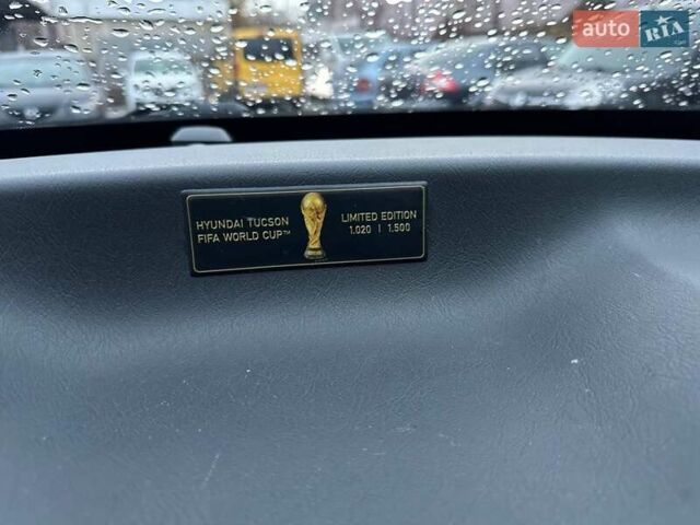 Чорний Хендай Туксон, об'ємом двигуна 2 л та пробігом 167 тис. км за 7950 $, фото 19 на Automoto.ua