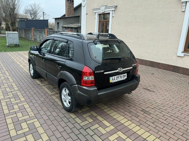 Черный Хендай Туксон, объемом двигателя 2 л и пробегом 220 тыс. км за 7200 $, фото 10 на Automoto.ua