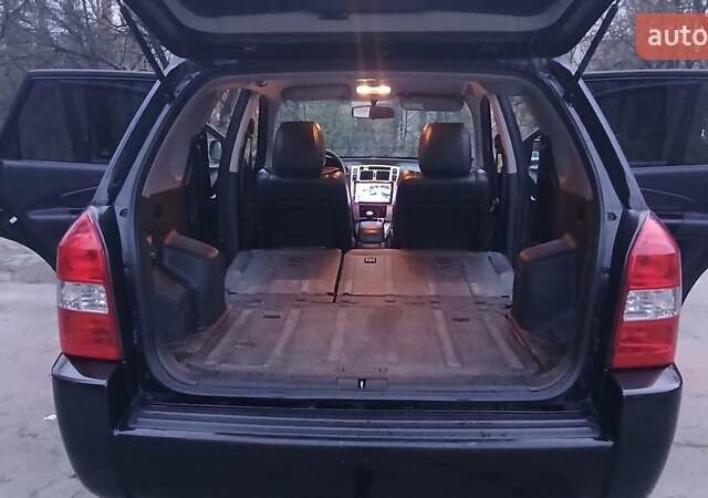 Черный Хендай Туксон, объемом двигателя 1.98 л и пробегом 320 тыс. км за 6300 $, фото 14 на Automoto.ua