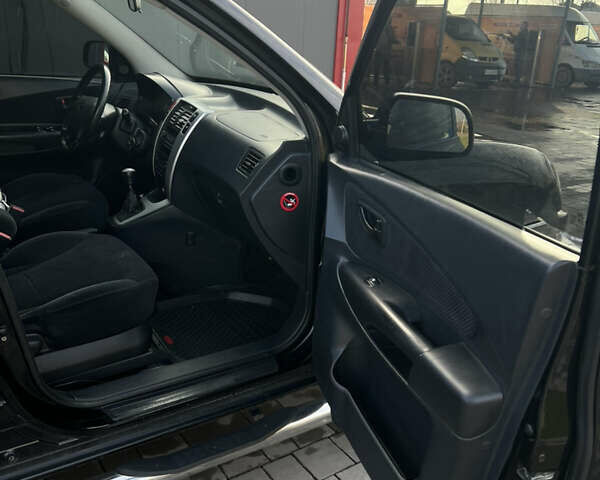 Черный Хендай Туксон, объемом двигателя 2 л и пробегом 355 тыс. км за 7000 $, фото 13 на Automoto.ua