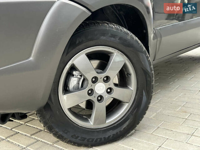 Хендай Туксон 2006 у Тернополі на Automoto.ua Чорний Хендай Туксон, об'ємом двигуна 2 л та пробігом 240 тис. км за 6699 $, фото 5 на Automoto.ua