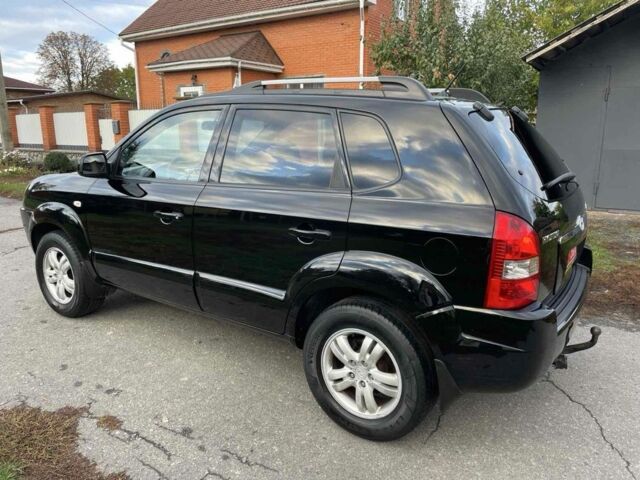 Черный Хендай Туксон, объемом двигателя 2 л и пробегом 163 тыс. км за 7700 $, фото 4 на Automoto.ua