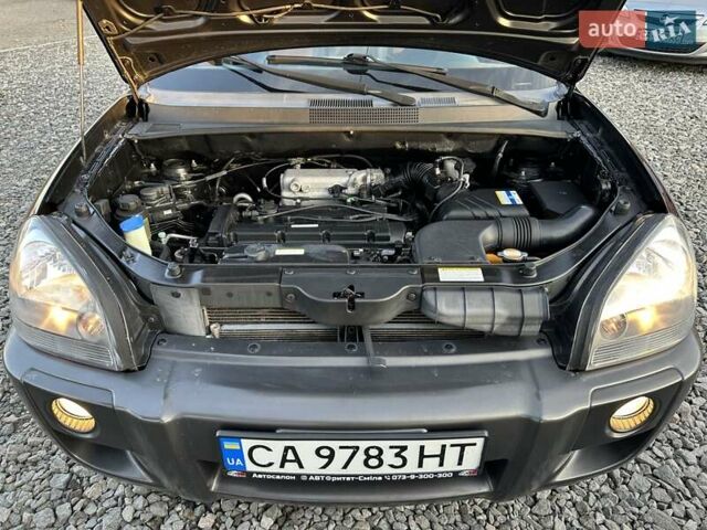 Черный Хендай Туксон, объемом двигателя 2 л и пробегом 225 тыс. км за 7350 $, фото 9 на Automoto.ua