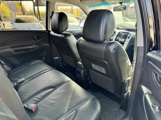 Чорний Хендай Туксон, об'ємом двигуна 2 л та пробігом 207 тис. км за 8000 $, фото 15 на Automoto.ua