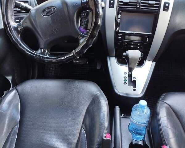 Черный Хендай Туксон, объемом двигателя 2.7 л и пробегом 290 тыс. км за 7300 $, фото 6 на Automoto.ua