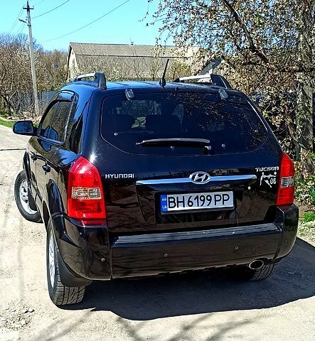 Черный Хендай Туксон, объемом двигателя 2 л и пробегом 185 тыс. км за 8200 $, фото 1 на Automoto.ua