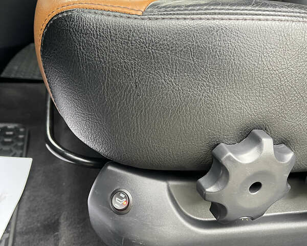 Черный Хендай Туксон, объемом двигателя 2 л и пробегом 216 тыс. км за 7500 $, фото 17 на Automoto.ua