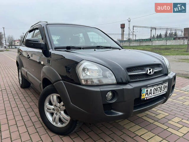 Черный Хендай Туксон, объемом двигателя 1.98 л и пробегом 227 тыс. км за 6900 $, фото 1 на Automoto.ua