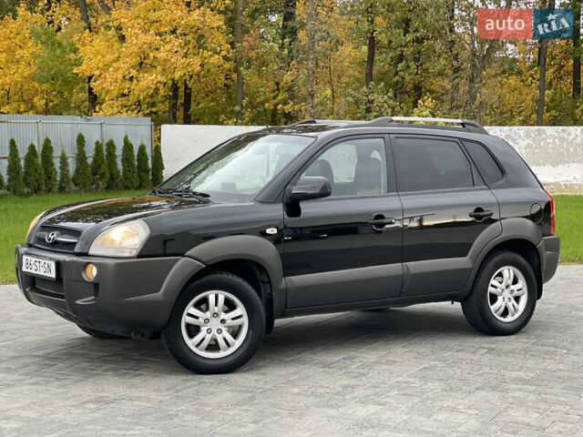 Черный Хендай Туксон, объемом двигателя 2 л и пробегом 216 тыс. км за 7500 $, фото 2 на Automoto.ua