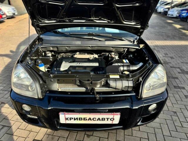 Чорний Хендай Туксон, об'ємом двигуна 2 л та пробігом 207 тис. км за 8000 $, фото 2 на Automoto.ua