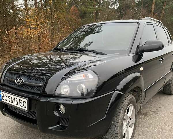 Черный Хендай Туксон, объемом двигателя 1.98 л и пробегом 196 тыс. км за 7700 $, фото 2 на Automoto.ua