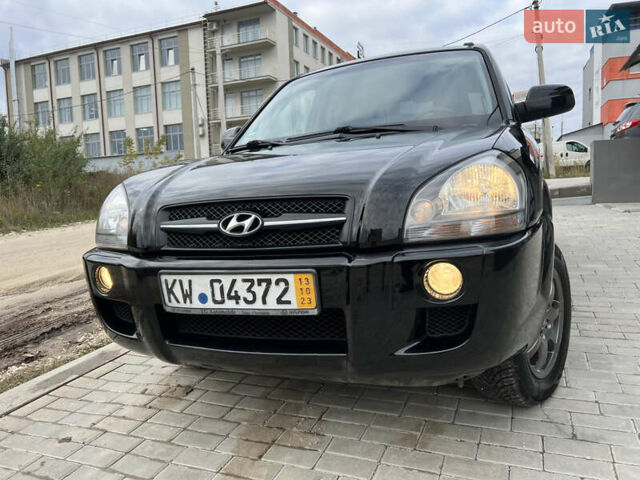 Чорний Хендай Туксон, об'ємом двигуна 2 л та пробігом 144 тис. км за 6599 $, фото 1 на Automoto.ua