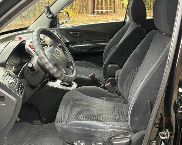 Хендай Туксон 2006 у Тернополі на Automoto.ua Чорний Хендай Туксон, об'ємом двигуна 1.99 л та пробігом 240 тис. км за 7600 $, фото 26 на Automoto.ua