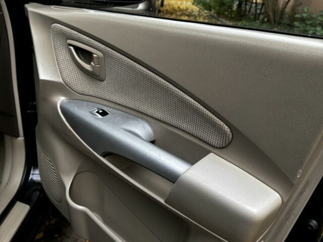 Черный Хендай Туксон, объемом двигателя 2 л и пробегом 240 тыс. км за 5600 $, фото 7 на Automoto.ua