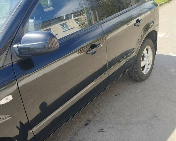 Черный Хендай Туксон, объемом двигателя 2 л и пробегом 295 тыс. км за 7700 $, фото 7 на Automoto.ua