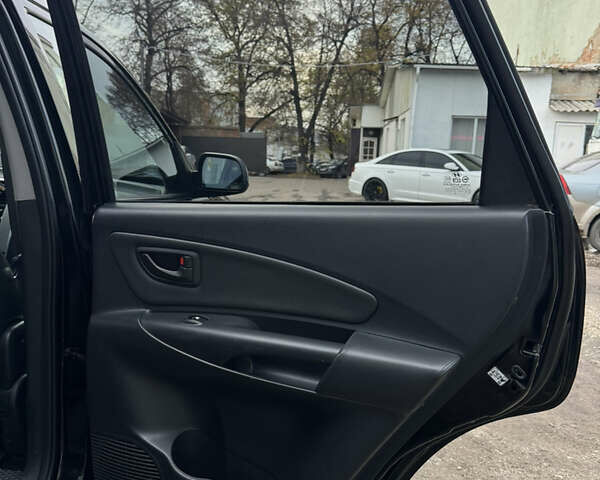 Черный Хендай Туксон, объемом двигателя 1.98 л и пробегом 198 тыс. км за 7500 $, фото 14 на Automoto.ua