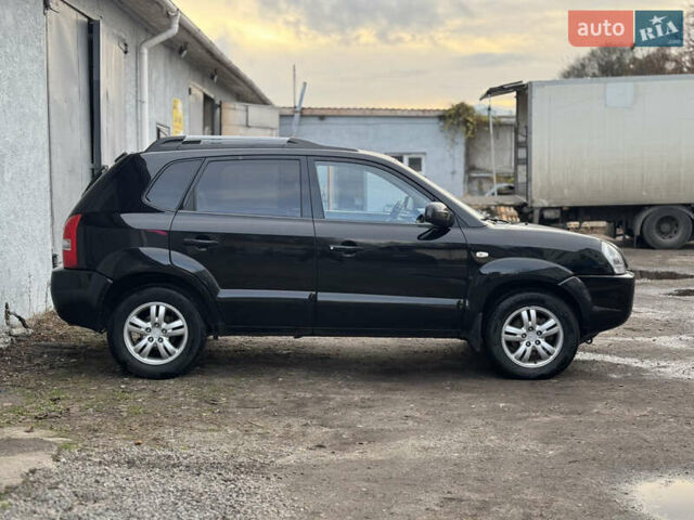 Черный Хендай Туксон, объемом двигателя 1.98 л и пробегом 198 тыс. км за 7500 $, фото 5 на Automoto.ua