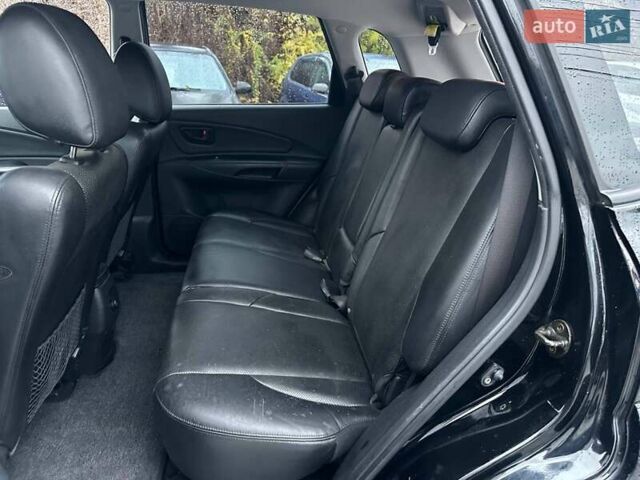 Чорний Хендай Туксон, об'ємом двигуна 2 л та пробігом 167 тис. км за 7950 $, фото 7 на Automoto.ua