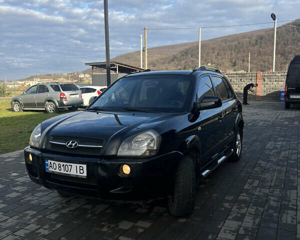 Черный Хендай Туксон, объемом двигателя 2 л и пробегом 355 тыс. км за 7000 $, фото 2 на Automoto.ua