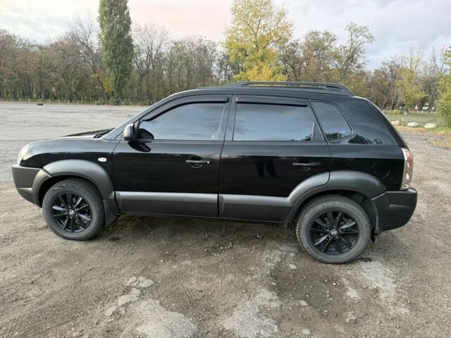 Хендай Туксон 2006 в Павлограде на Automoto.ua Черный Хендай Туксон, объемом двигателя 2 л и пробегом 230 тыс. км за 8200 $, фото 3 на Automoto.ua