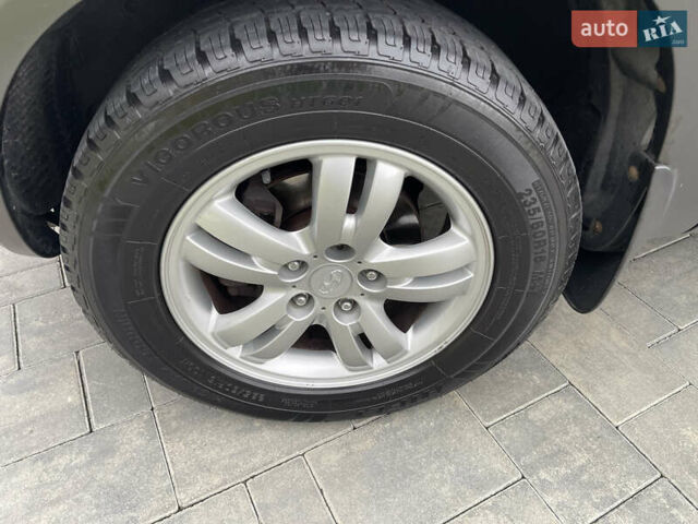 Черный Хендай Туксон, объемом двигателя 2 л и пробегом 216 тыс. км за 7700 $, фото 12 на Automoto.ua