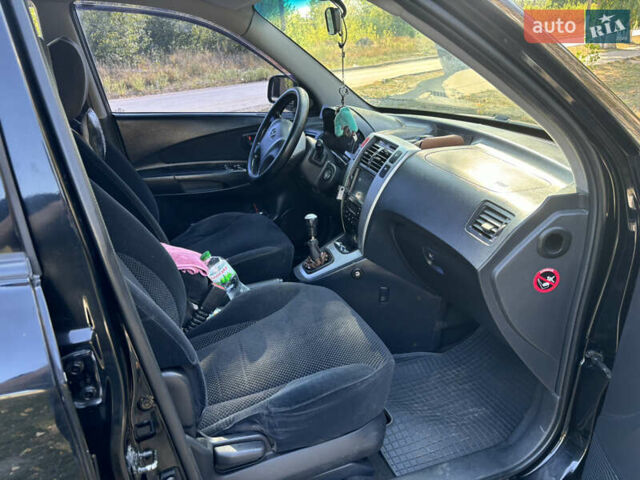 Чорний Хендай Туксон, об'ємом двигуна 2 л та пробігом 274 тис. км за 7300 $, фото 2 на Automoto.ua