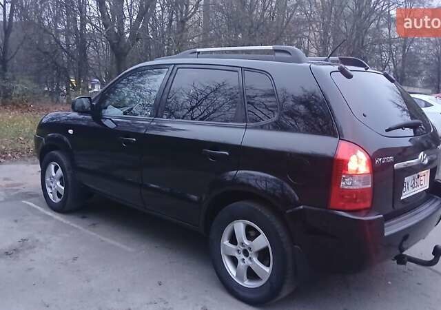 Черный Хендай Туксон, объемом двигателя 1.98 л и пробегом 320 тыс. км за 6300 $, фото 11 на Automoto.ua