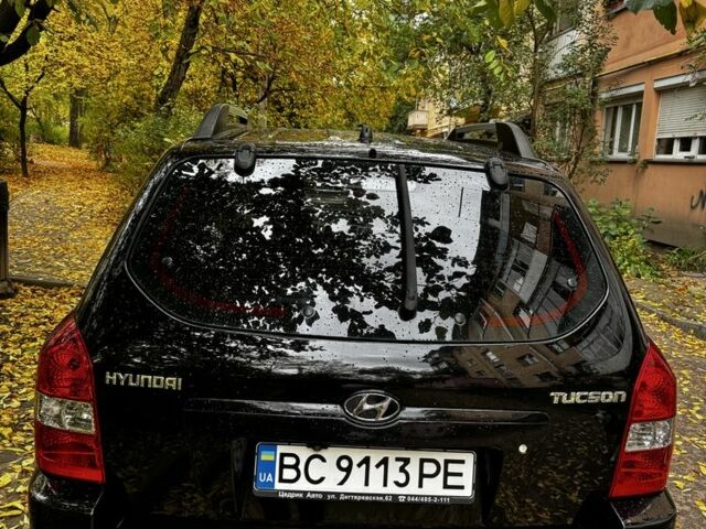 Черный Хендай Туксон, объемом двигателя 2 л и пробегом 240 тыс. км за 5600 $, фото 2 на Automoto.ua