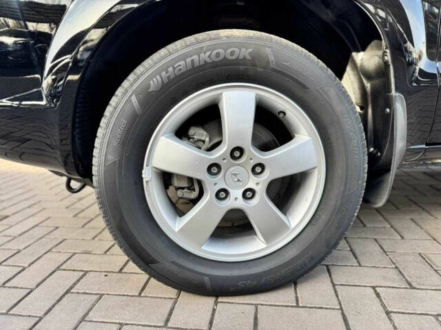 Чорний Хендай Туксон, об'ємом двигуна 2 л та пробігом 207 тис. км за 8000 $, фото 16 на Automoto.ua