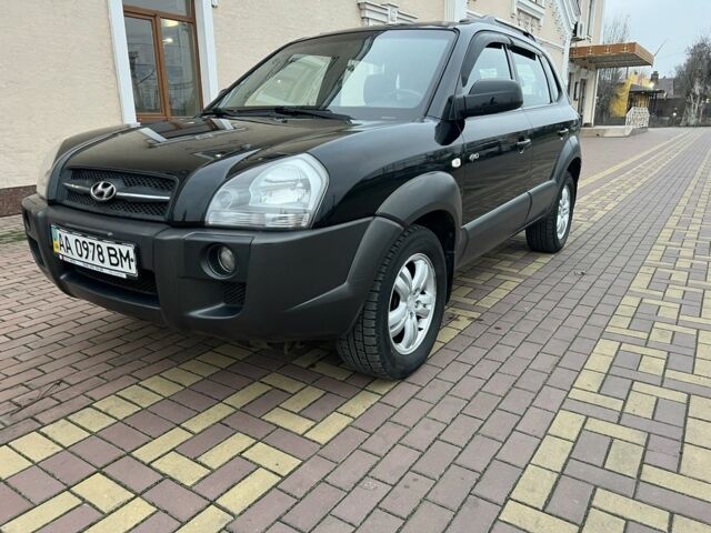 Черный Хендай Туксон, объемом двигателя 2 л и пробегом 220 тыс. км за 7200 $, фото 5 на Automoto.ua