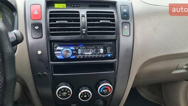 Черный Хендай Туксон, объемом двигателя 1.98 л и пробегом 277 тыс. км за 5350 $, фото 27 на Automoto.ua