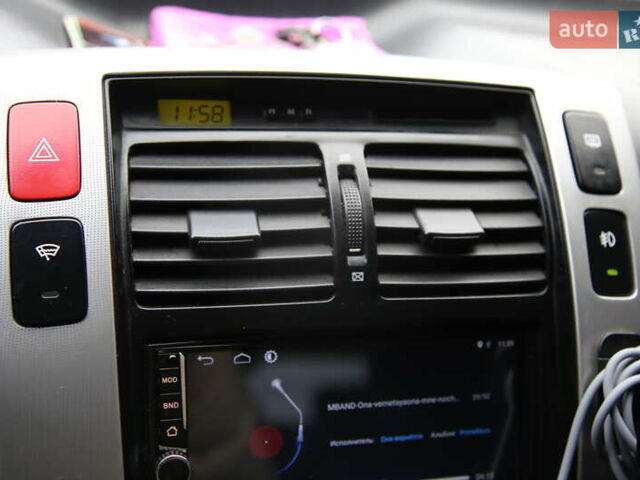 Черный Хендай Туксон, объемом двигателя 2.66 л и пробегом 217 тыс. км за 8600 $, фото 15 на Automoto.ua