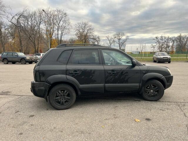 Чорний Хендай Туксон, об'ємом двигуна 2 л та пробігом 397 тис. км за 3900 $, фото 2 на Automoto.ua